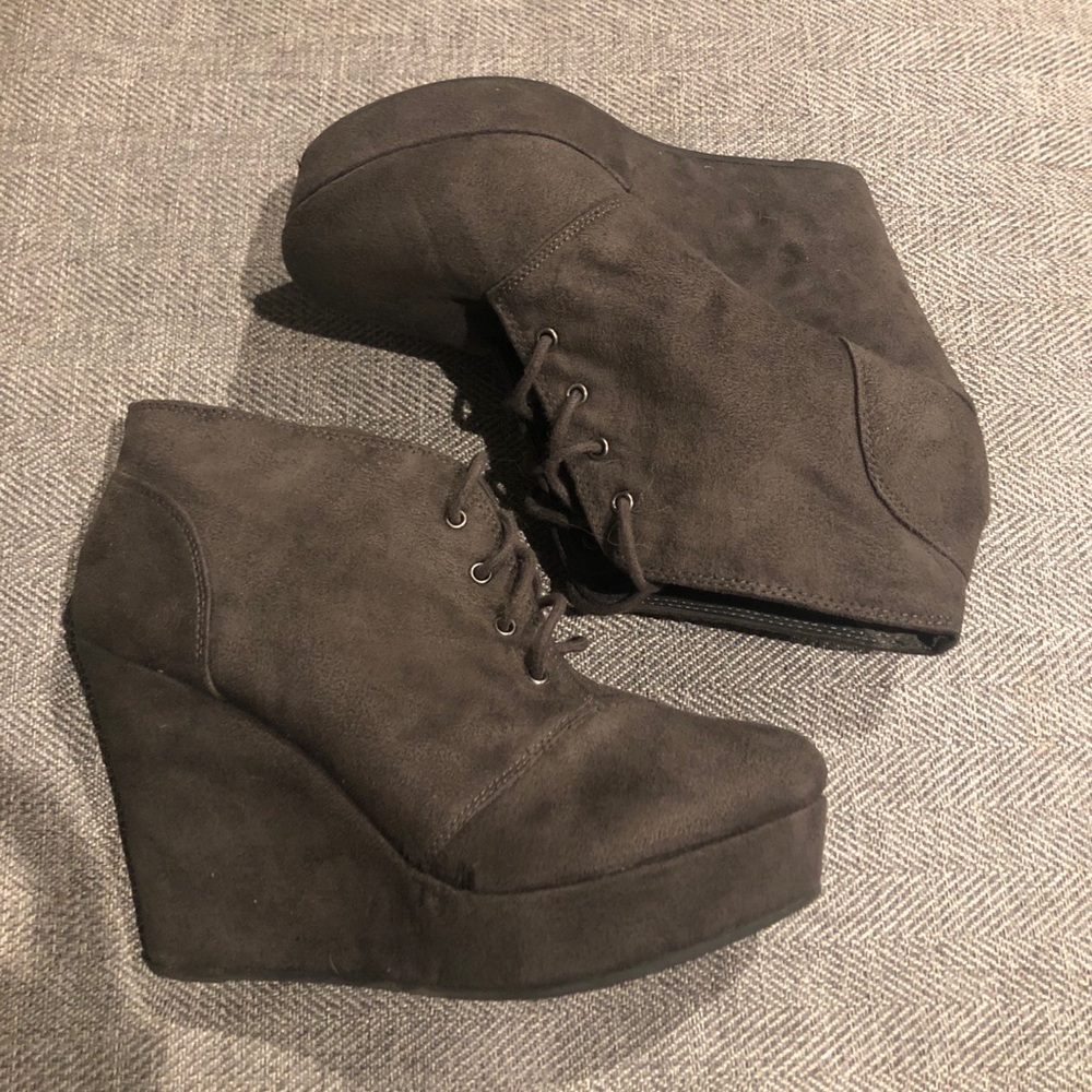 Grey Wedges